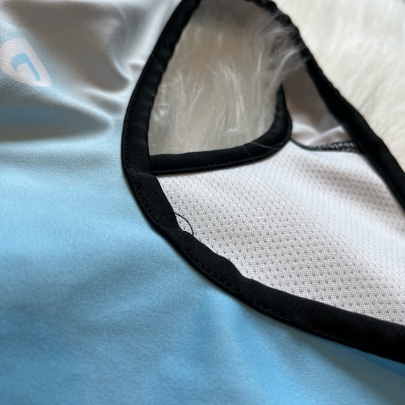 Outrun The Dark Sports Bra Size Medium - Picture 3 of 4